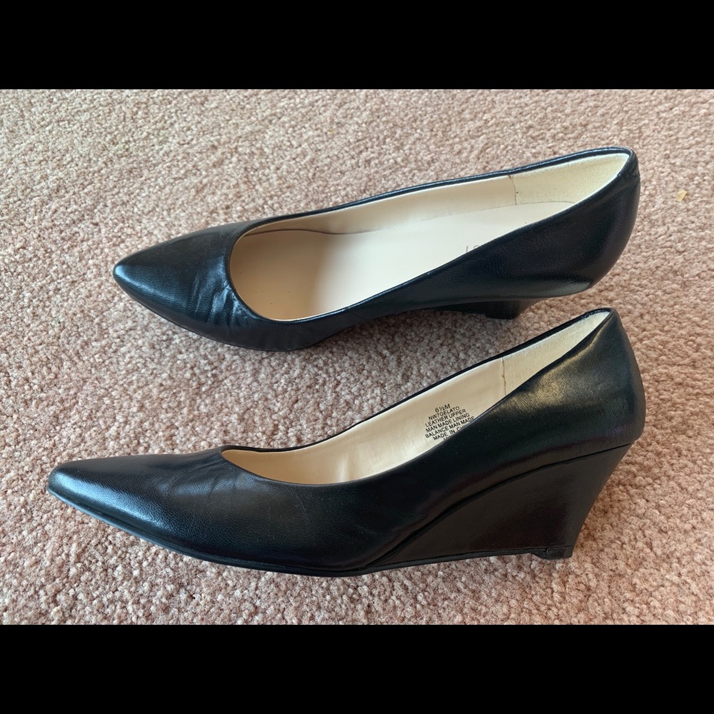 Nine West Black leather wedges